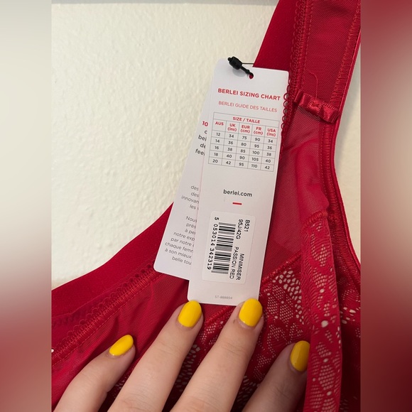 Berlei lace minimizing bra. BNWT! - Picture 2 of 2